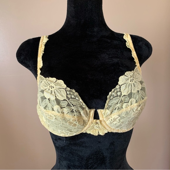 Victoria's Secret Other - Victoria's Secret Lace Underwire Bra in Cream